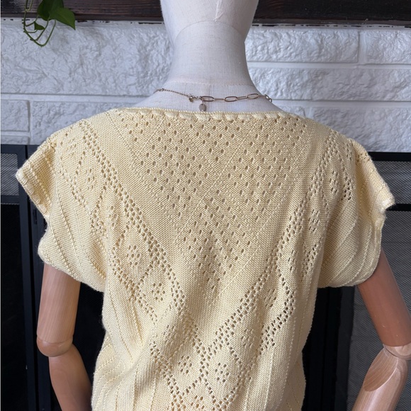 Vintage Cap-Sleeve Yellow Knit Top with Lace Detail - Picture 5 of 5